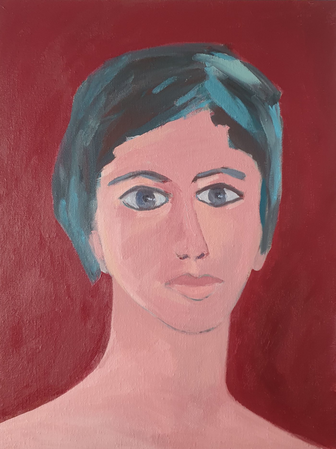 Portrait de femme sur fond rouge